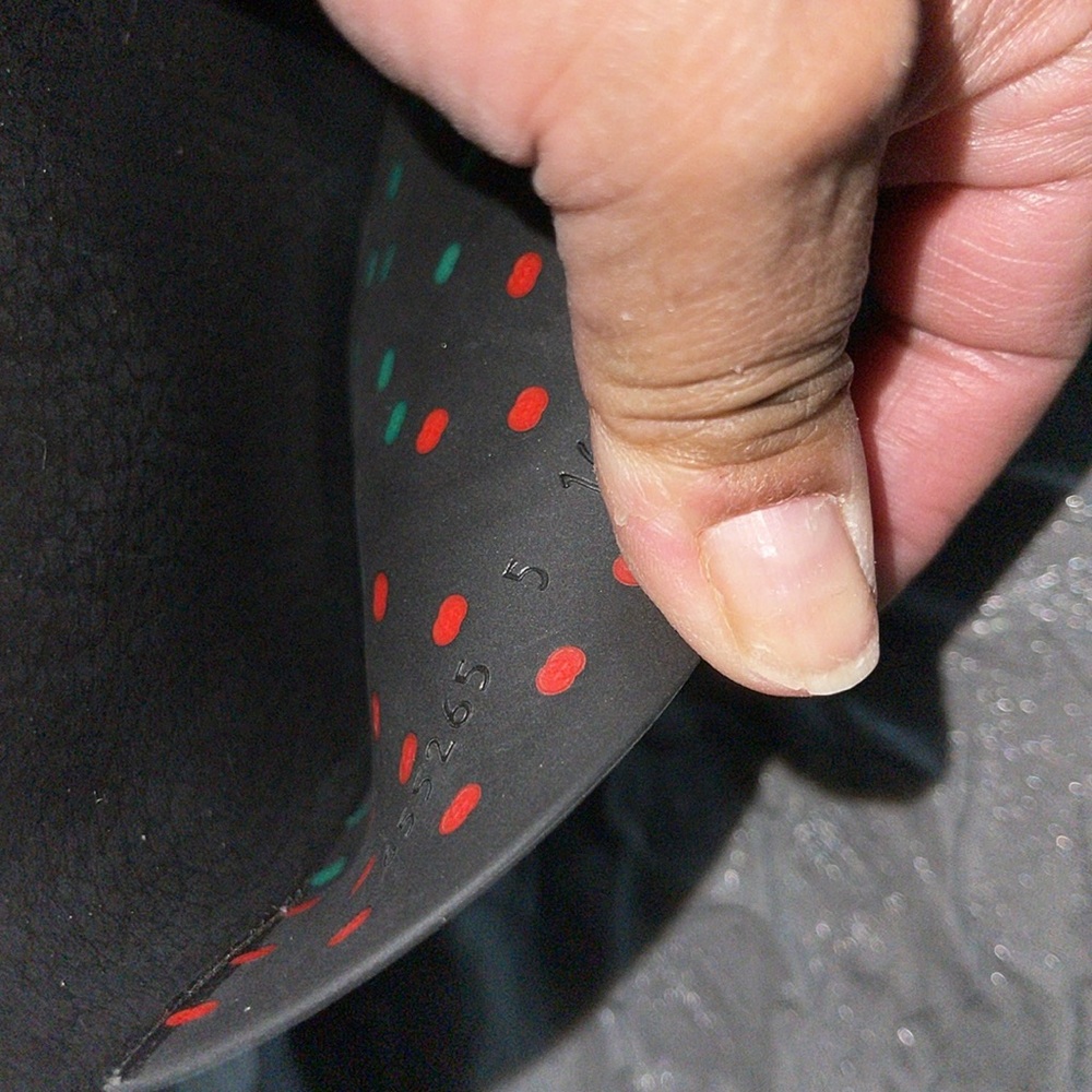 Preloved Gucci slides excellent condition color green n red size 5 men 8 woman - Picture 8 of 14